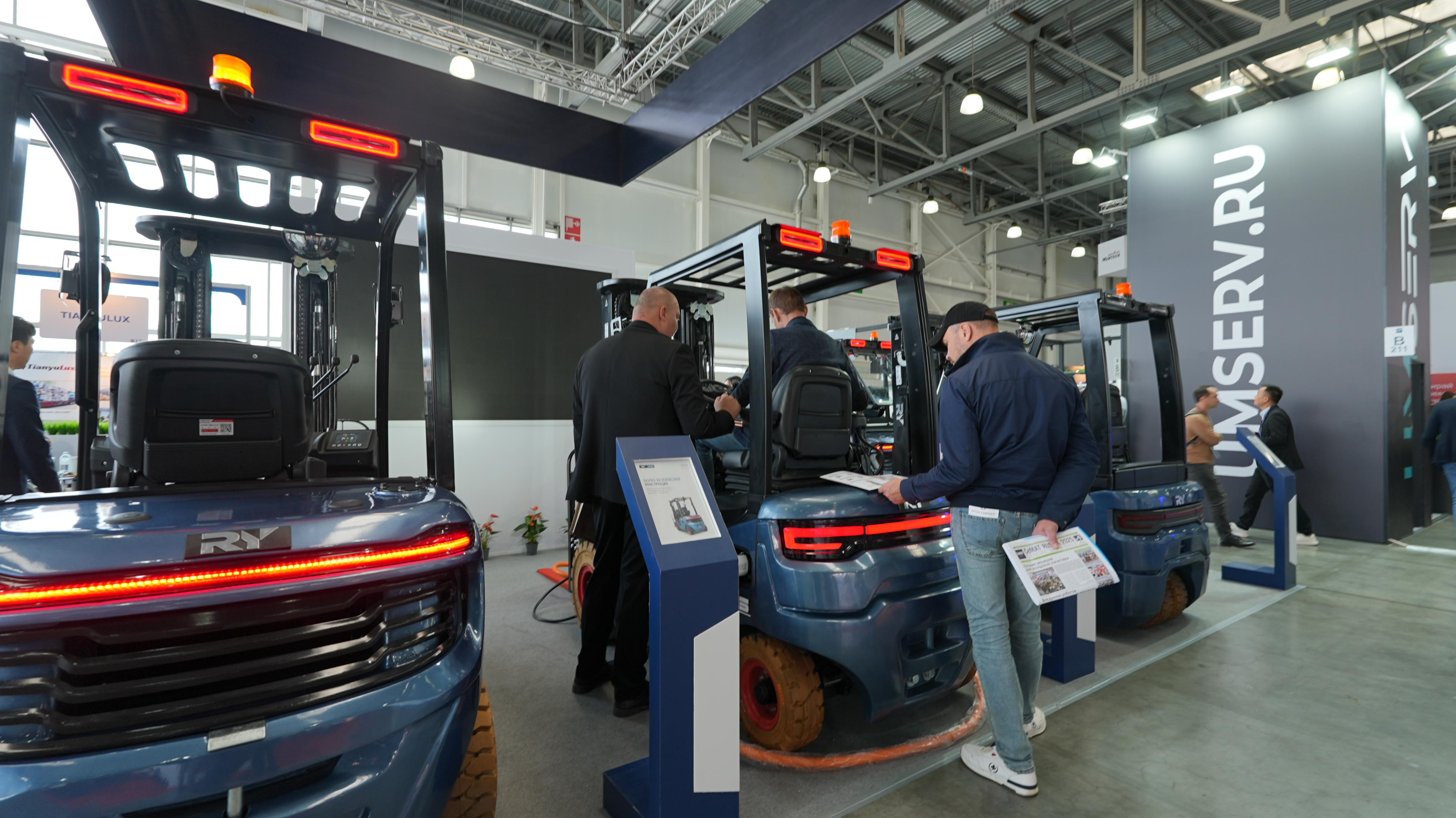 Spotlight on Core Products, Demonstrating Technical Strength Chú trọng vào sản phẩm cốt lõi, thể hiện sức mạnh kỹ thuật